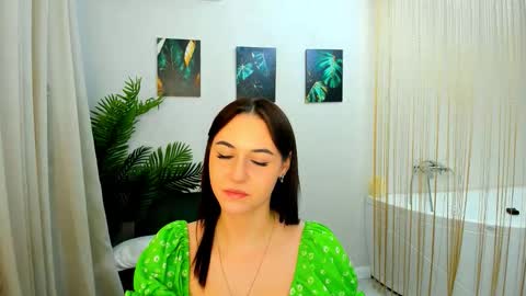 Snapshot of makeyouehappy chatting on 1, 12, 2025 makeyouehappy online show from 1, 12, 2025