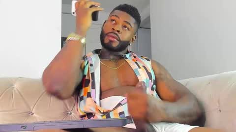 Snapshot of makonneen chatting on 1, 11, 2025 Makonnen online show from 1, 11, 2025