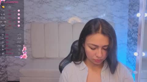 Snapshot of maleja_v_ chatting on 21, 11, 2025 Hi Stream 800am to 200pm online show from 21, 11, 2025