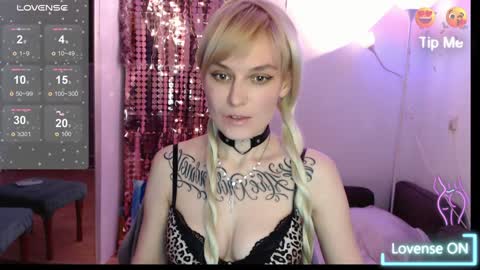 Snapshot of mali_sia chatting on 22, 12, 2024 Mischelle online show from 22, 12, 2024