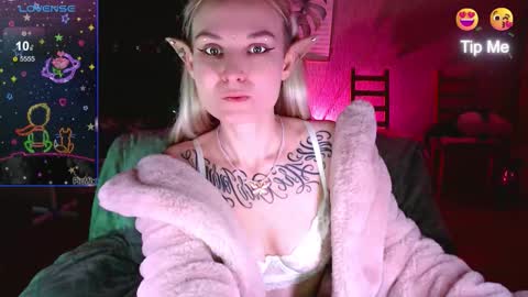 Snapshot of mali_sia chatting on 12, 10, 2025 Mischelle online show from 12, 10, 2025