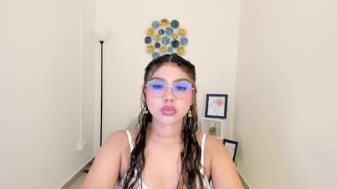 Snapshot of mallory_lee1 chatting on 6, 5, 2026 mallory online show from 6, 5, 2026