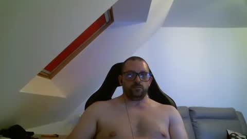Snapshot of malou2927 chatting on 25, 4, 2026 breton online show from 25, 4, 2026