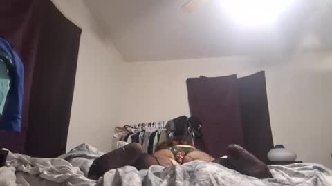 Mamadearest online show from 3, 12, 2025