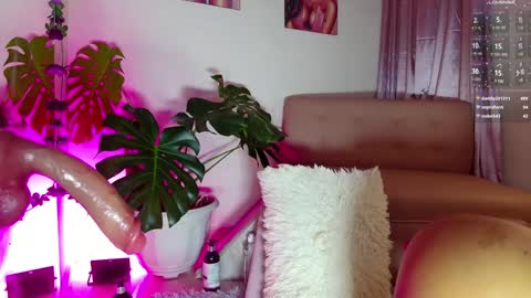 Snapshot of mandy_l33_ chatting on 28, 12, 2024 mandy_l33_ online show from 28, 12, 2024