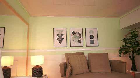 Mandy Collins online show from 7, 4, 2026