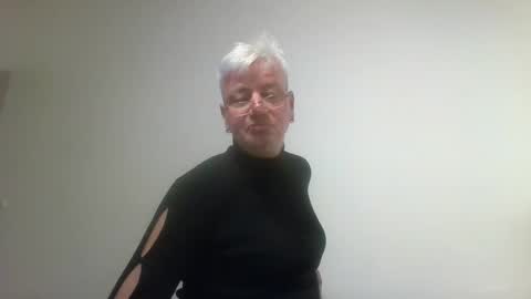 Snapshot of mandywinger chatting on 28, 2, 2025 mandywinger online show from 28, 2, 2025