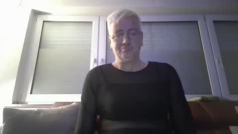 Snapshot of mandywinger chatting on 27, 10, 2025 mandywinger online show from 27, 10, 2025