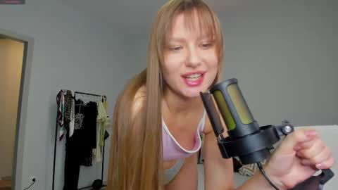 Snapshot of manita_misti chatting on 10, 10, 2025 Manita online show from 10, 10, 2025