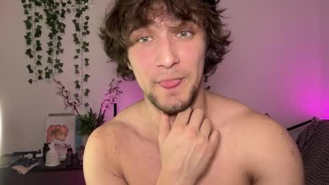 Snapshot of manolein chatting on 8, 10, 2025 manolein online show from 8, 10, 2025