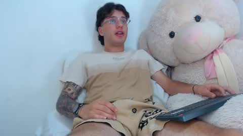 Snapshot of manuelr77 chatting on 12, 5, 2026 Manuel online show from 12, 5, 2026