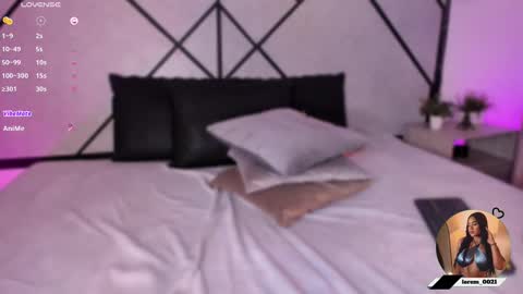 Snapshot of mara_martinez chatting on 5, 3, 2025 online show from 5, 3, 2025