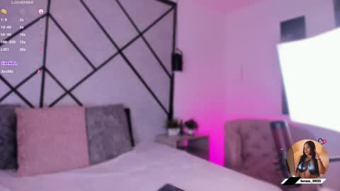 Snapshot of mara_martinez chatting on 25, 9, 2025 online show from 25, 9, 2025