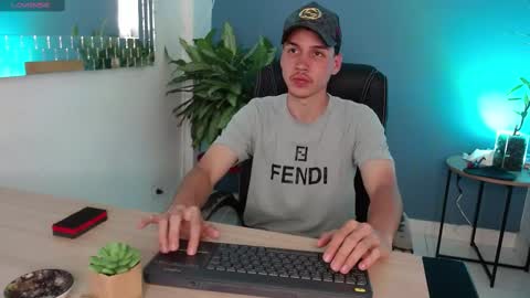 Snapshot of marcus_hanks chatting on 1, 3, 2025 Marcus Hanks online show from 1, 3, 2025