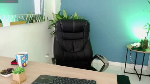 Snapshot of marcus_hanks chatting on 1, 3, 2025 Marcus Hanks online show from 1, 3, 2025