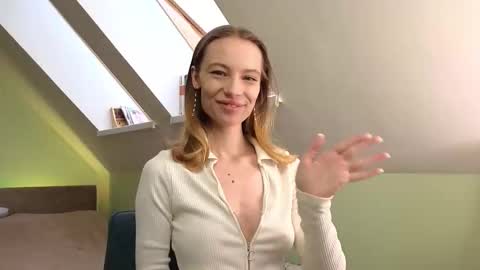 Snapshot of margareata chatting on 7, 10, 2025 - Alisa online show from 7, 10, 2025
