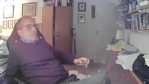 Snapshot of marginalie chatting on 1, 1, 2025 marginalie online show from 1, 1, 2025