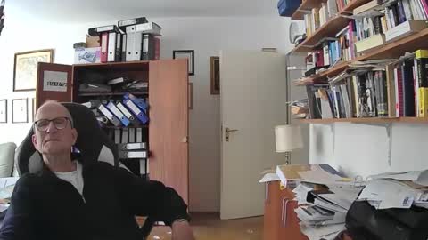 Snapshot of marginalie chatting on 18, 9, 2025 marginalie online show from 18, 9, 2025