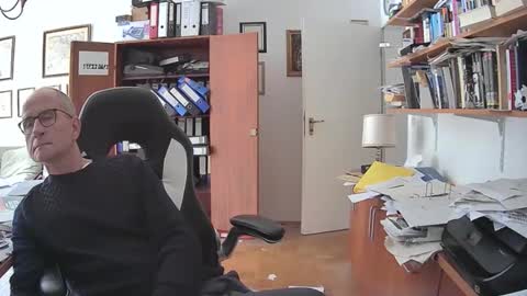 Snapshot of marginalie chatting on 26, 10, 2025 marginalie online show from 26, 10, 2025