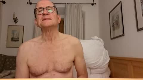 Snapshot of marginalie chatting on 29, 11, 2025 marginalie online show from 29, 11, 2025