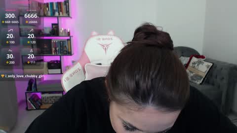 Snapshot of mari_moore7 chatting on 9, 12, 2024 mari moore online show from 9, 12, 2024