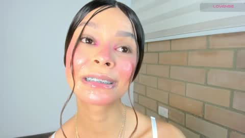 S O F I A  model independent online show from 25, 12, 2024