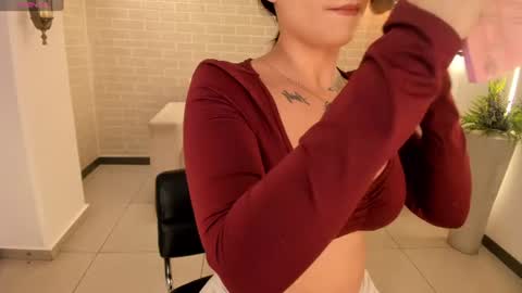 Snapshot of mariaherrera_ chatting on 6, 7, 2026 MARIA HERRERA online show from 6, 7, 2026