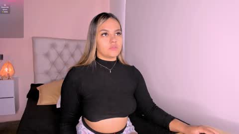 Mariana Roe online show from 29, 12, 2024