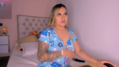 Mariana Roe online show from 4, 1, 2025