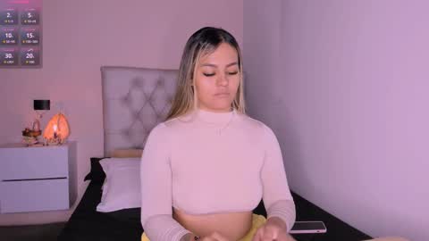 Mariana Roe online show from 25, 2, 2025