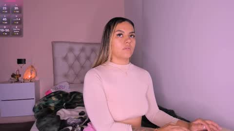 Mariana Roe online show from 8, 3, 2025