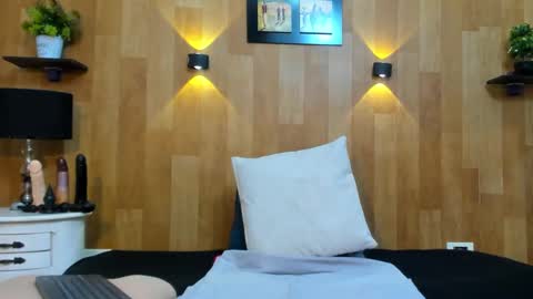 Mariana Angel online show from 11, 1, 2025