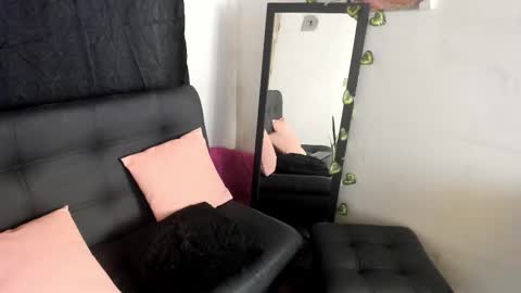 Snapshot of marianagomez__ chatting on 3, 10, 2025 Mariana online show from 3, 10, 2025
