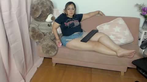 Mariana Lopez online show from 7, 3, 2025