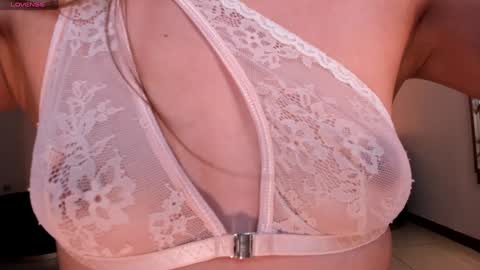 Snapshot of mariannelane1 chatting on 4, 12, 2024 Marianne online show from 4, 12, 2024