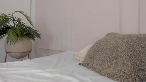 Maria Pettit online show from 28, 2, 2025