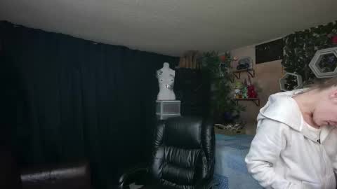 Snapshot of mariewaters chatting on 31, 5, 2026 Marie Ann Waters online show from 31, 5, 2026