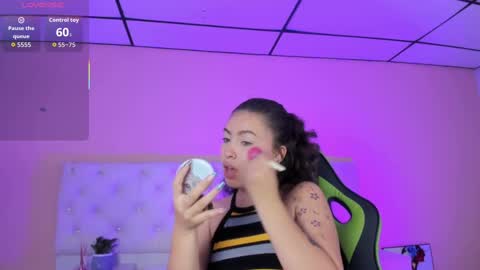 Snapshot of mariie_tayy chatting on 8, 10, 2025 mariie_tayy online show from 8, 10, 2025
