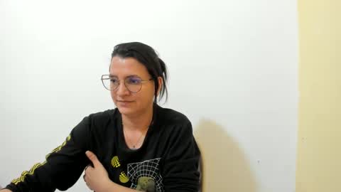 Snapshot of marilyn_garcia chatting on 11, 10, 2025 MARILYN SEXY online show from 11, 10, 2025