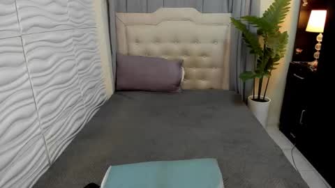 IM YOUR BABE GIRL LYCA online show from 10, 10, 2025