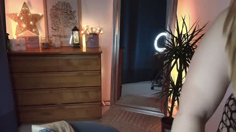 Snapshot of marrygrayes chatting on 10, 1, 2025 Maria online broadcast from Tuesday to Suturday from 6 pm to 12 pm Germany time Sunday-Monday offline online show from 10, 1, 2025