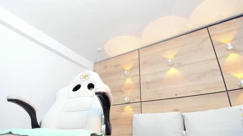 martina touss  online show from 5, 2, 2025