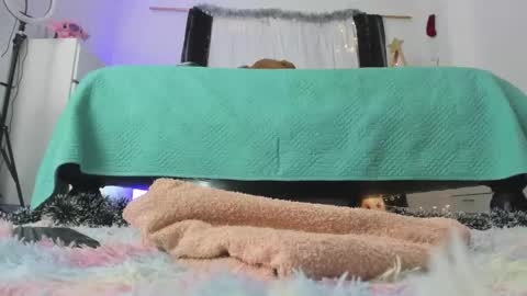 ...  ... online show from 5, 12, 2025