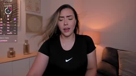 Martinna Bonnet online show from 19, 2, 2025