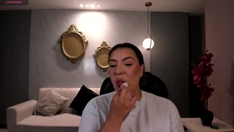 Martinna Bonnet online show from 23, 2, 2025