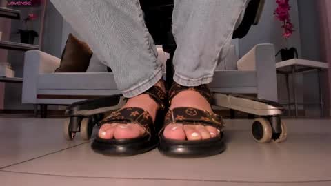 Martinna Bonnet online show from 28, 2, 2025