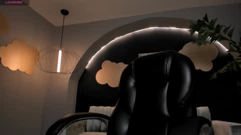 Martinna Bonnet online show from 12, 3, 2025