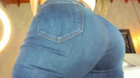 Snapshot of marttina_ruiz chatting on 24, 4, 2026 Martina online show from 24, 4, 2026