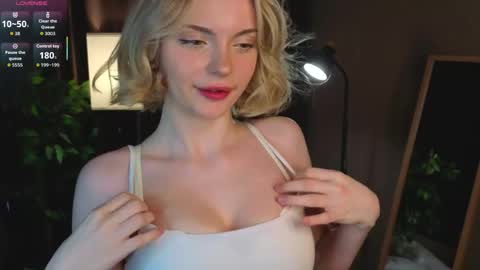Snapshot of marycalder chatting on 7, 4, 2026 Mary online show from 7, 4, 2026