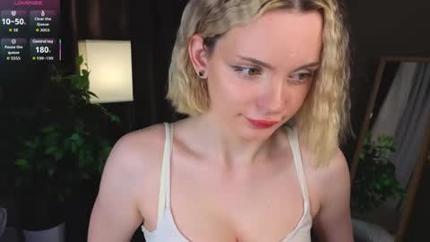 Snapshot of marycalder chatting on 12, 4, 2026 Mary online show from 12, 4, 2026